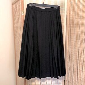 Vintage black pleated skirt